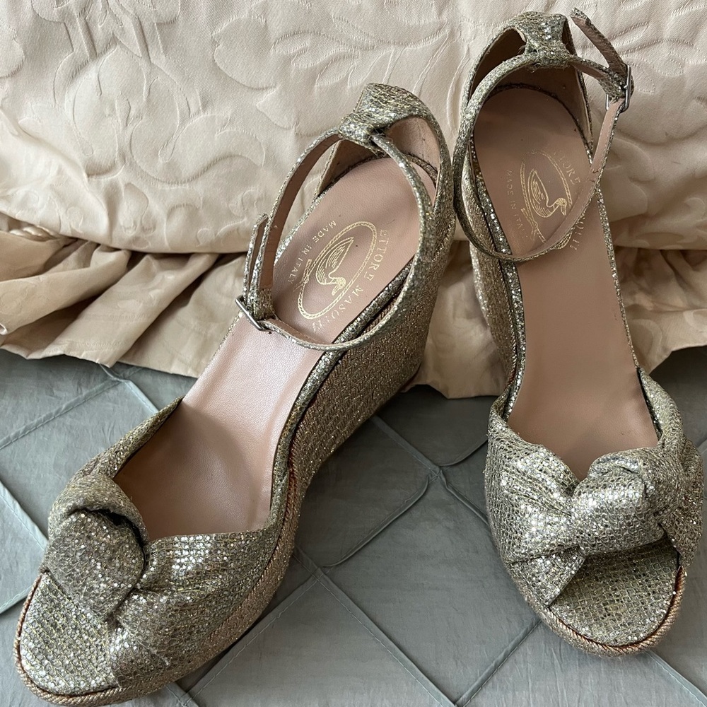 Chic Gold Wedge Sandals